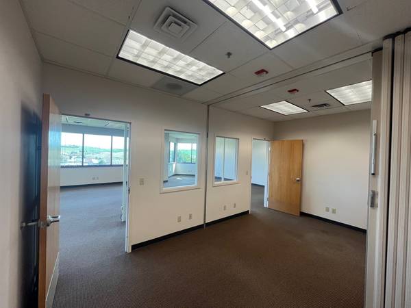 $2,662 / 1521ft2 - Espacio de oficina dentro del edificio Corporate Pointe (Pullman, WA)63689276659843123