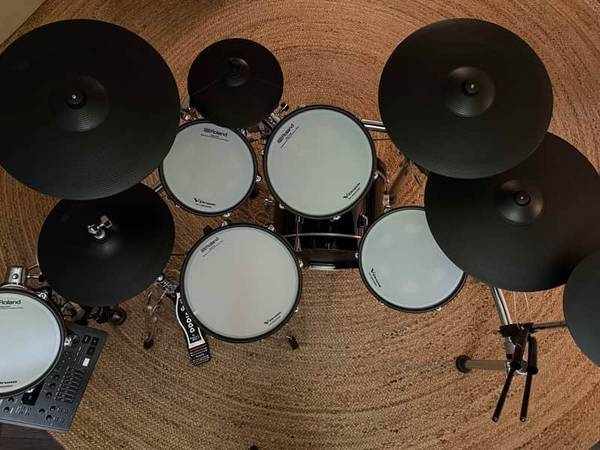 Roland TD-50KV2 V-Drum Kit + Extras 1