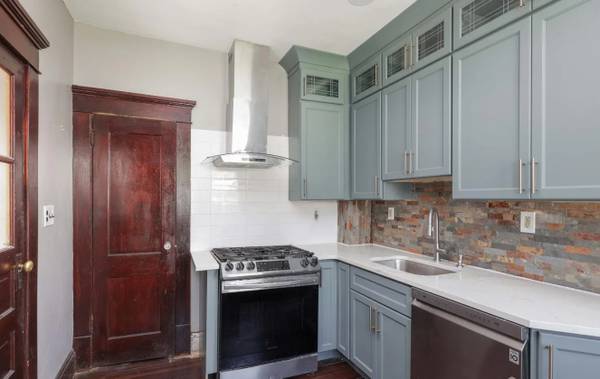 $1,200 / 2br - ¡Hogar recién renovado de 2 habitaciones y 1 baño en alquiler! (Fords, NJ)63676380959747122