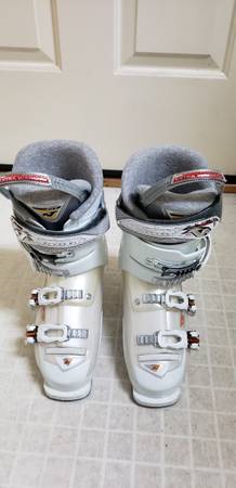 Youth/Ladies Ski Boots 1