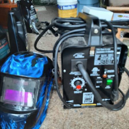 110 Volt Flux Core 90A welder With Helmet 1