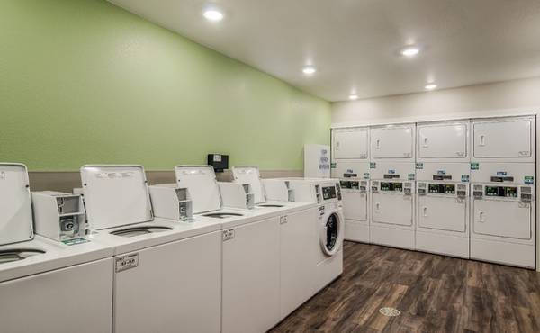$499 / 1br - Flexible Living: No Lease, Pay Your Way - Weekly Rates Available! (1980 Kelley Court, Libertyville, IL)63898857596802123