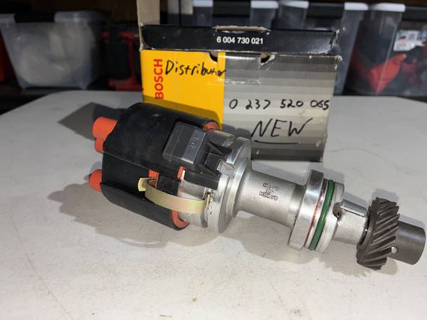 Vintage BOSCH Distributor New VW/Audi 1