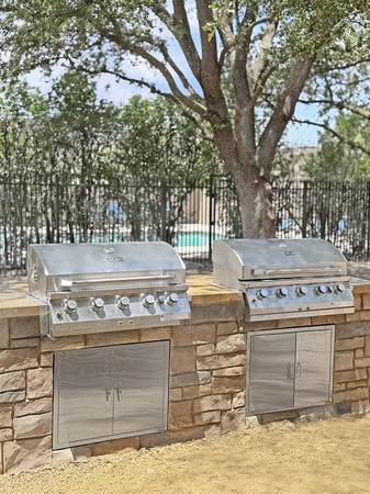 $1,290 / 2br - 889ft2 - Rent an affordable 2 BR apartment close to campus! (Dallas)63867603098497120