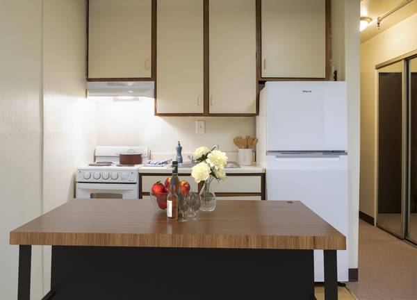 $690 / 1br - 500ft2 - Studio & 1BR Apts on Busline! -NOW ACCEPTING SECTION 8 VOUCHERS (North Versailles)64013533372547121