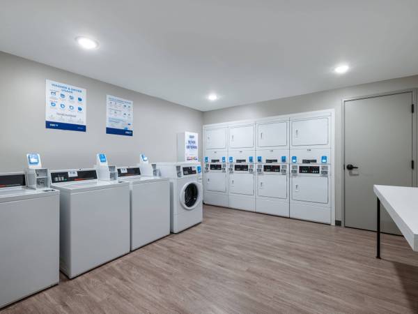 $399 / 1br - Express Check-in, 100% Smoke-Free Hotel, Accessible Van Self-Park (490 W Blackstock Rd, Spartanburg, SC)63661221961857121
