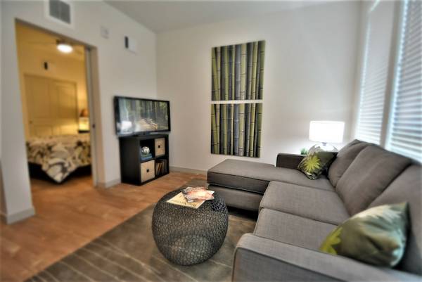 $1,350 / 1br - A Deal This Good Doesn’t Come Around Every Day! Top Floor Apt @ Marc! (SE Portland, Mt Tabor, Hawthorne)63842022471043123