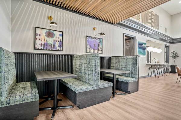 $2,692 / 3br - 1330ft2 - Media Room with Flat Screen TV, Swimming Pool, 3 BD (7610 E Caley Ave, Centennial, CO)63973356486915121