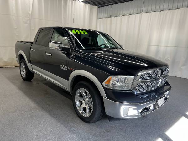2015 RAM 1500 Laramie 4x4 - Photo 3