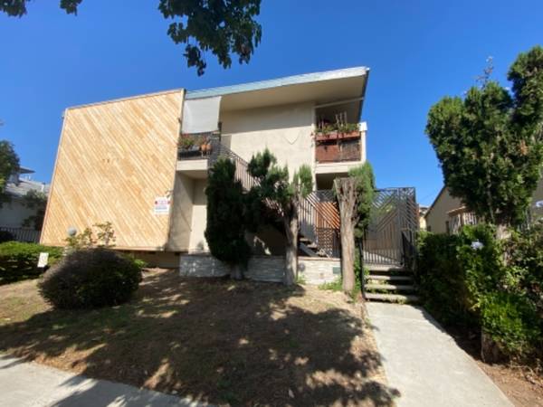 ******NEWLY RENOVATED APT, LAMINATE, SS APPLS, QUARTZ, PATIO, PARKING, 1