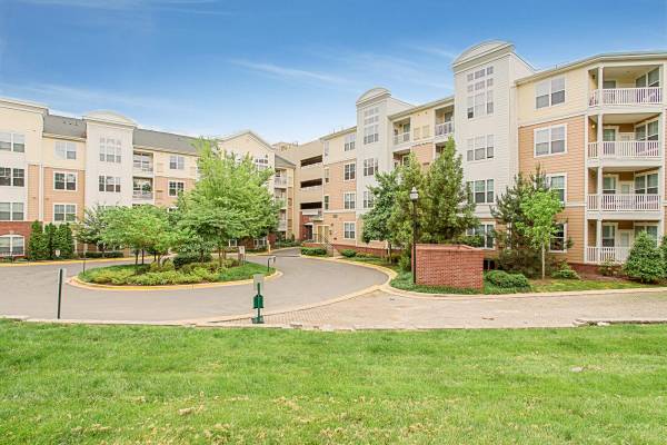 $2,267 / 2br - 1462ft2 - Breakfast Bar, Carpeted Bedrooms, Microwave Included (14720 4th St, Laurel, MD)63694428264321124