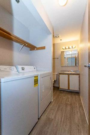 $1,775 / 2br - 813ft2 - Great 2 bed / 1 bath! We Love Pets! Ask about our Pet Policy (Federal Way - Rhododendron Species Botanical Garden)63910194891010122