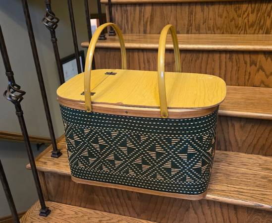 LARGE Picnic Basket - $20 (Sioux Falls)634422916097291223