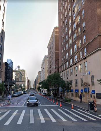 Prime UES Retail / Restaurant Space – 1000 SF + Basement (Lexington Av 1