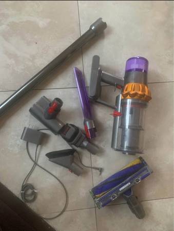 Dyson V15 Detect vacuum Powerful intelligent for whole-home deep clean 1