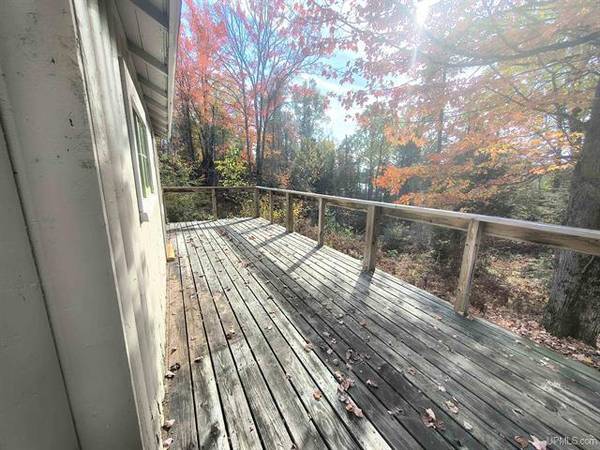 $139,900 2 BR, 1/2 BA Camp en 5.5 acres en el río Net MLS 50190374 (Amasa)64151608206851123