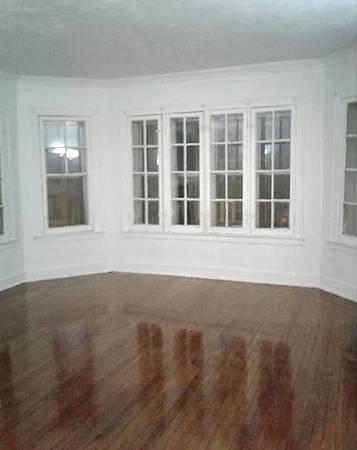 $1,500 / 3br - Very Spacious South Shore Three Bed/Two Bath + Heat {$750 Move-In Fee} (Off 76th Phillips Ave.)63960010467330121