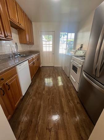 $2,400 / 2br - 950ft2 - 2 bedroom and 1 bath cottage style apartment close to downtown Concord (concord / pleasant hill / martinez)63852072847491124