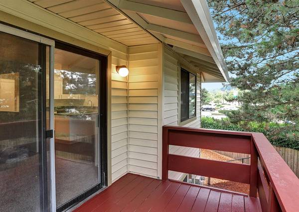 $1,545 / 2br - ASK for $500 OFF > 2 Bed Apartment - Updated Bathroom w Jetted Tubs (Powell Butte)63845977343489124