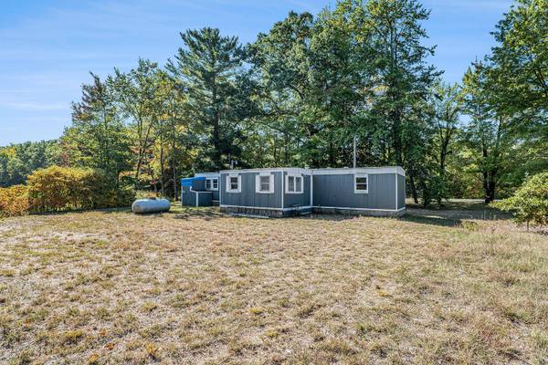 $120,000 3-bed mobile home 2 acres with possible LAND CONTRACT TERMS! (Nunica, MI)63882240058499122