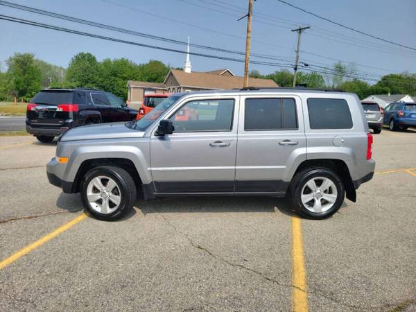 2017 JEEP PATRIOT LATITUDE - LIMPIO - SOLO 150,000 MILLAS - ¡EXCELENTE PRECIO BAJO! - $5,495 (45 MINUTOS DE BOSTON)63470621219843123