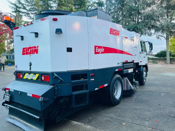 2009 Nissan UD 3300 - Photo 7