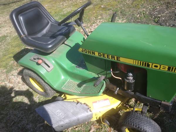 John Deere 108 1