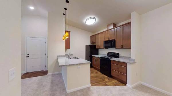 $1,970 / 2br - 933ft2 - B335vaulted ceilings, carport and new carpet! & FREE rent to Nov 1st (Leavenworth)63845968623489123