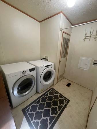 $1800.00 / 3br - 1400ft2 - Fully Renovated 3bed/2bath home w/ 30x60 Pole Barn on 1.4 acres w/ riv64037723454466123