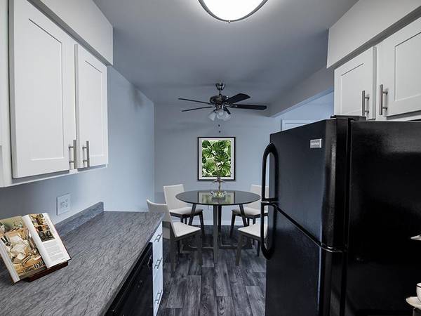 $1,050 / 1br - 600ft2 - Sophisticated 1 BR/1 BA with Heated Pool, Military Discounts (Holladay)63670973426819122