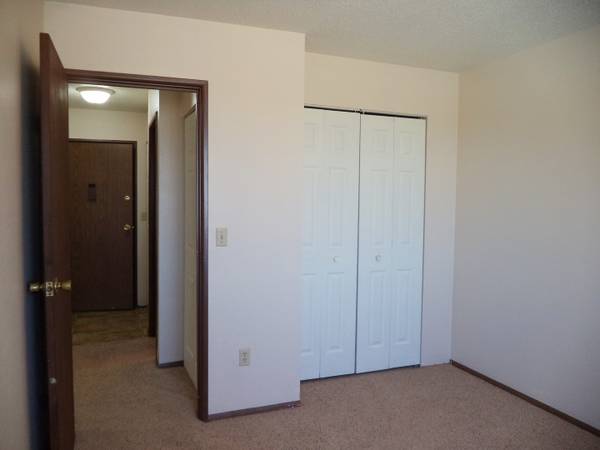 $775 / 2br - 700ft2 - Aire Acondicionado, Calefacción Pagada, Excelente Ubicación (505 Park Street, Minot, ND)63826951281409122