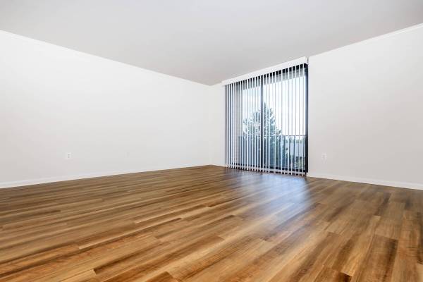 $1,707 / 1br - 620ft2 - Sleek Quartz Countertops, Major Employers Nearby, 1 BD (250 S Whiting St, Alexandria, VA)63779646899331124