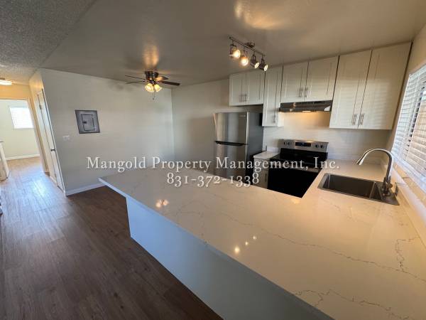 $2,325 / 2br - 950ft2 - Apartamento de dos dormitorios en planta alta ubicado en los Howard Manor Apartments (Hollister)64054767137795123