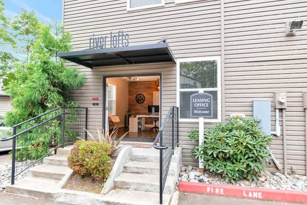 $1,900 / 2br - 901ft2 - Extra Storage, Private Patios or Balconies, On-Site Laundry Facilities (18540 SW Boones Ferry Rd, Tualatin, OR)63999456900099123