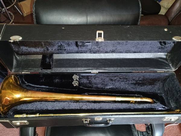 King 3B Tenor Trombone Pro model made 1957 ex cond nice case 1