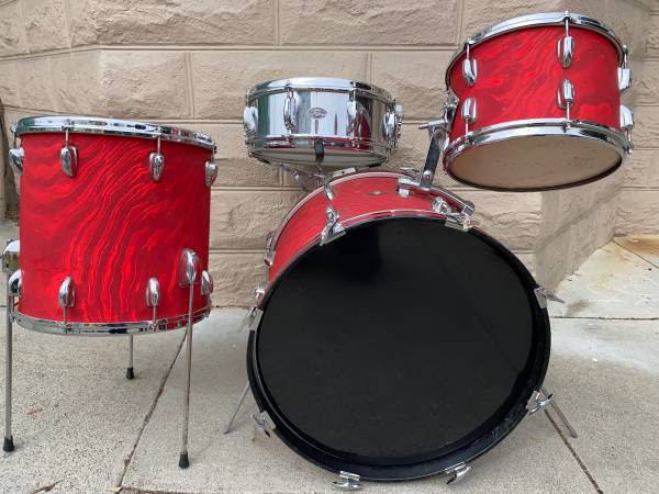 Hot!  Slingerland red satin flame 3 piece rare drum set beautiful kit 1