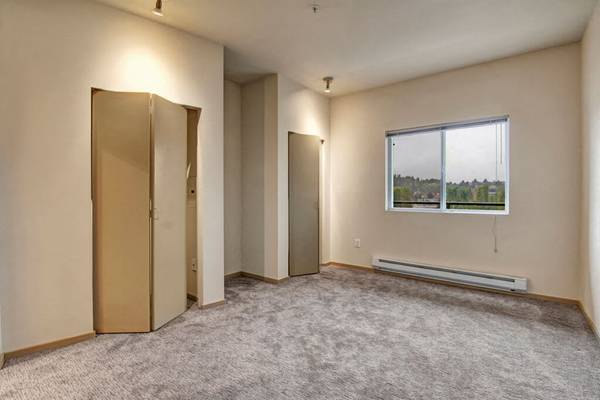 $2,813 / 1br - 715ft2 - Large Closets, Walk-In Closets, 1bd 1ba (620 North 34th Street, Seattle, WA)63944962892034120