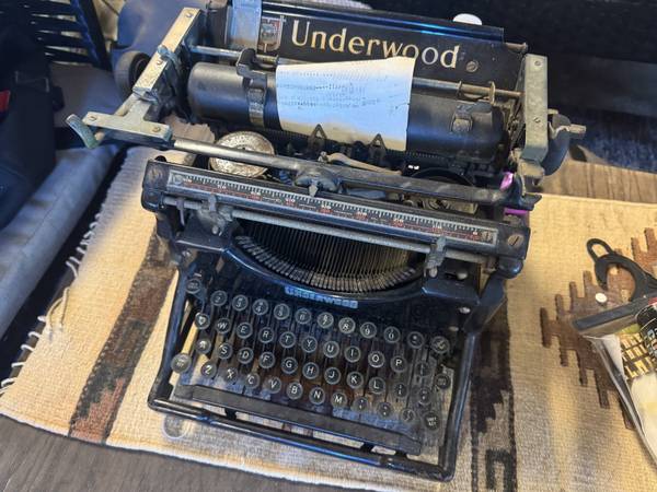 Antique Underwood Typewriter 1