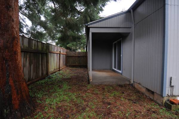 $1,495 / 2br - Tranquilo, privado, garaje/cobertizo/patio trasero, excelente zona sur de Salem (Salem)63660412864129121