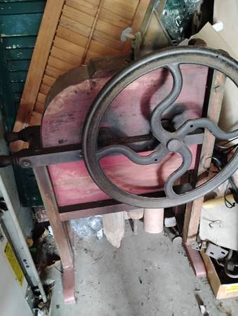 Antique corn sheller 1