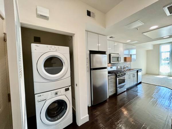 $3,393 / 2br - 918ft2 - ROOFTOP PATIO | WASHER/DRYER | CENTRAL AC/HEAT | GAS STOVE | DOMAIN (san jose north)64049799321218120