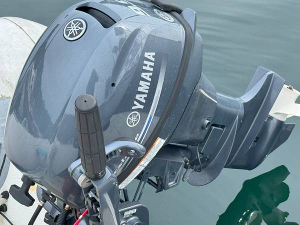 10'6" Hypalon Avon y motor fuera de borda Yamaha 9.9 - $4.995 (Tacoma)63471420700801121