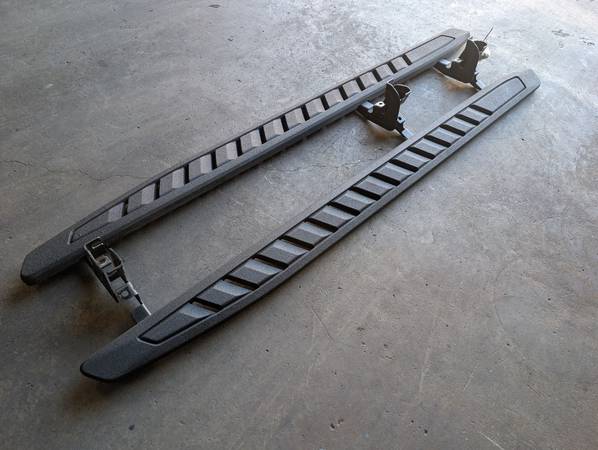 Running boards, truck steps, nerf bars, Chevy Silverado 19-26 1