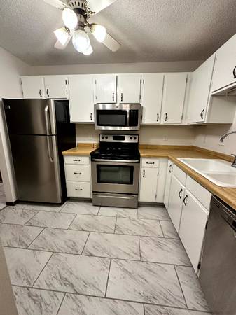 $1850.00 / 3br - 1200ft2 - 3850 Plymouth Blvd Plymouth MN63868703644675123