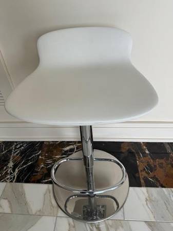Bar Stool White with Adjustable height 1