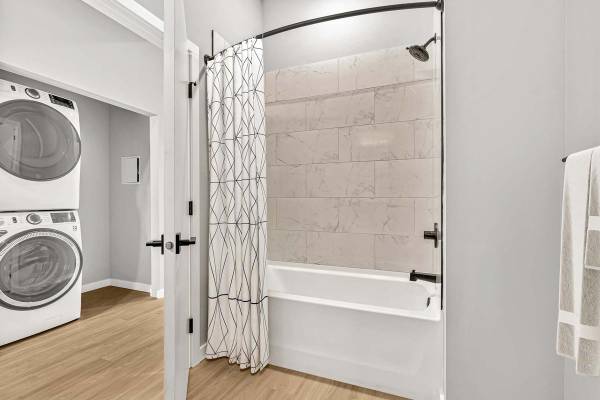 $2,041 / 1br - 824ft2 - Brand New Apartments in Silverdale  1 Month FREE! (Silverdale)63995109571587122