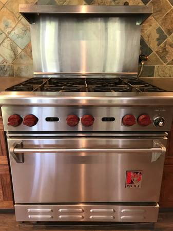 Wolf C34S Commercial 34” gas range - 6 burners + Stainless Backsplash 1