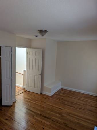 $3,600 / 5 habitaciones - ¡Casa adosada de 5 habitaciones reformada! (Roxbury)63856552840835123