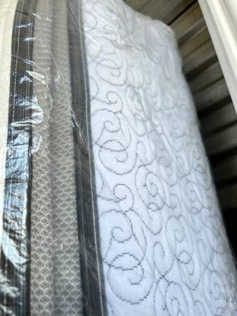 Queen mattress 10 inch thick pillow top new 1