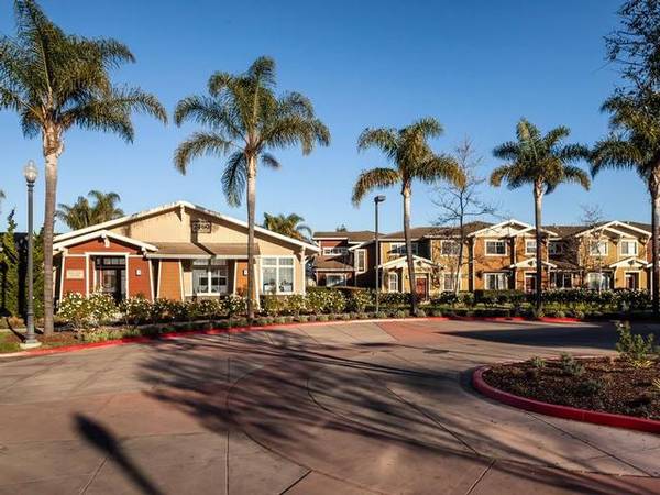 $3,019 / 2br - 1109ft2 - Pool & Spa, BBQ Area, Clubhouse, Two Car Garage with Private Entry (2460 South Rubel Way)63663836504577123